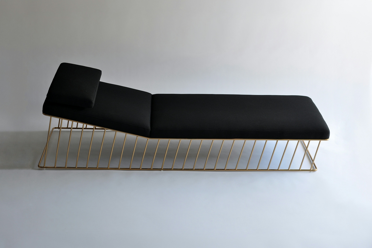 Wired Italic Chaise (Indoor)